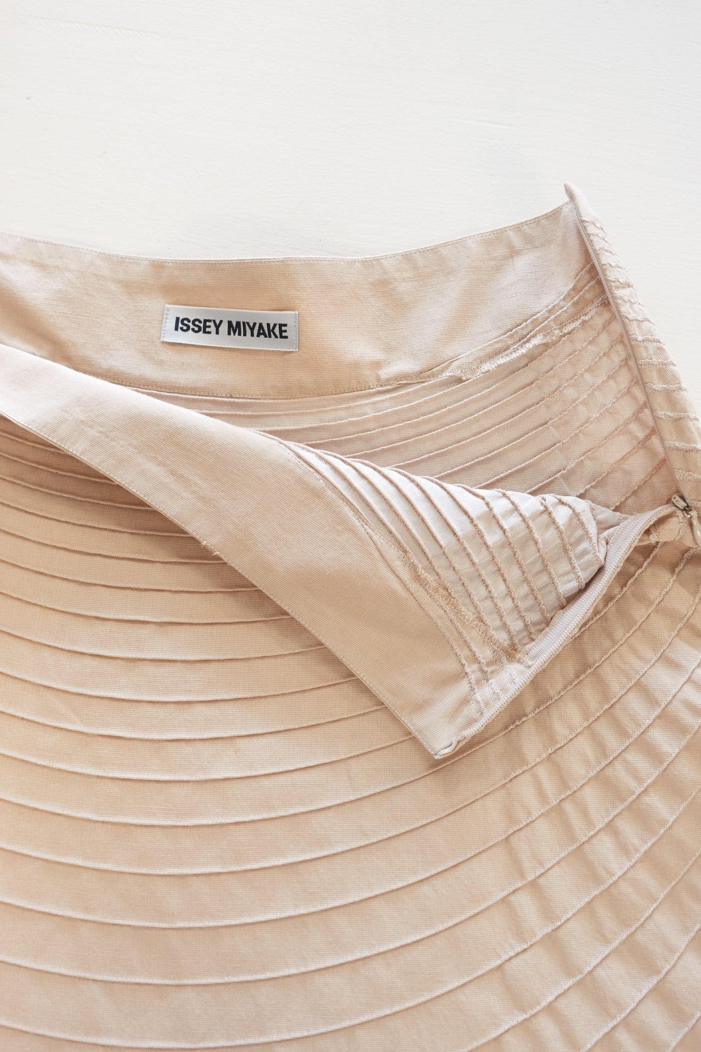 Issey Miyake three-dimensional wave skirt