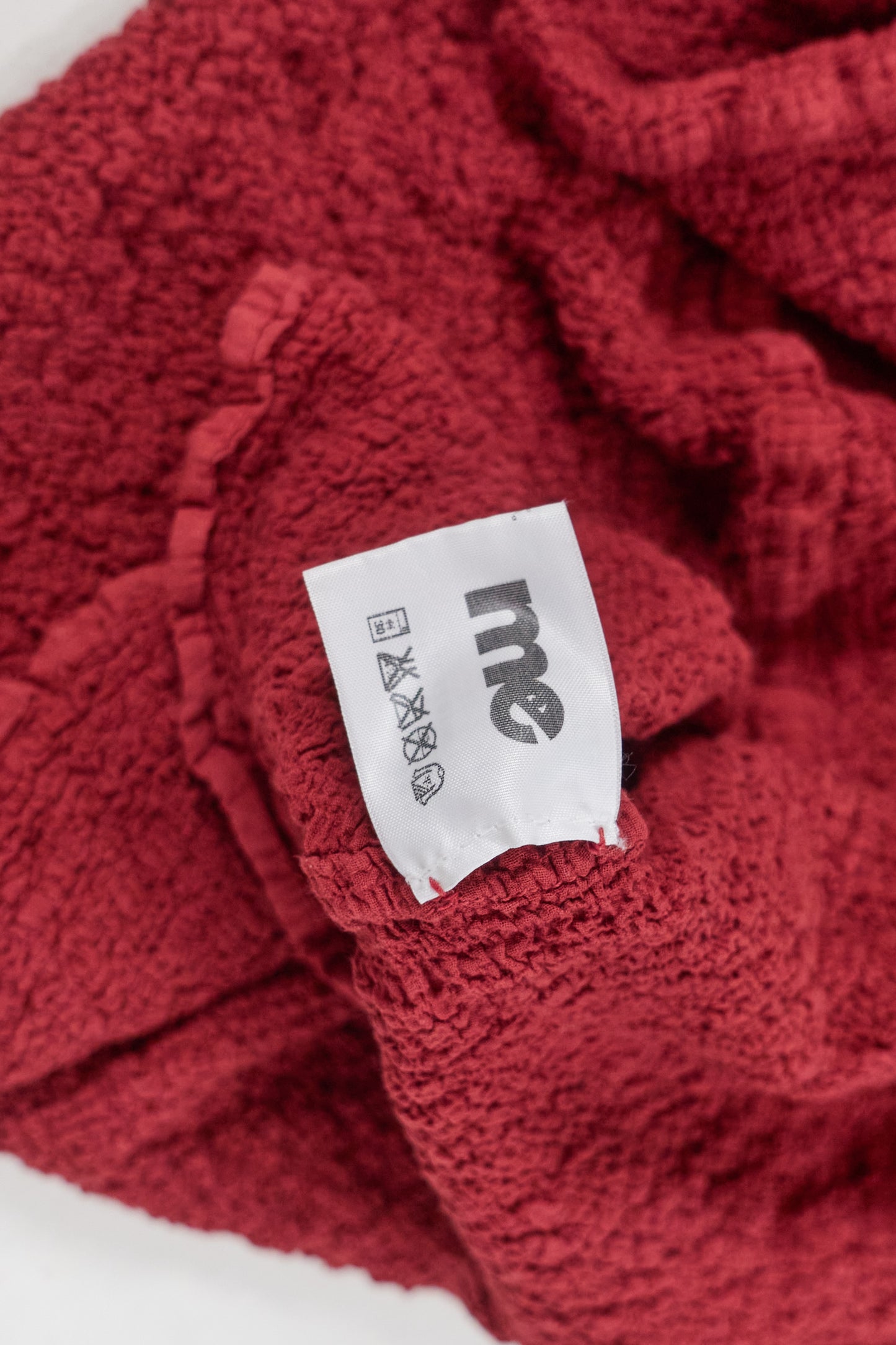 Issey Miyake 'me' cauliflower crinkle turtleneck