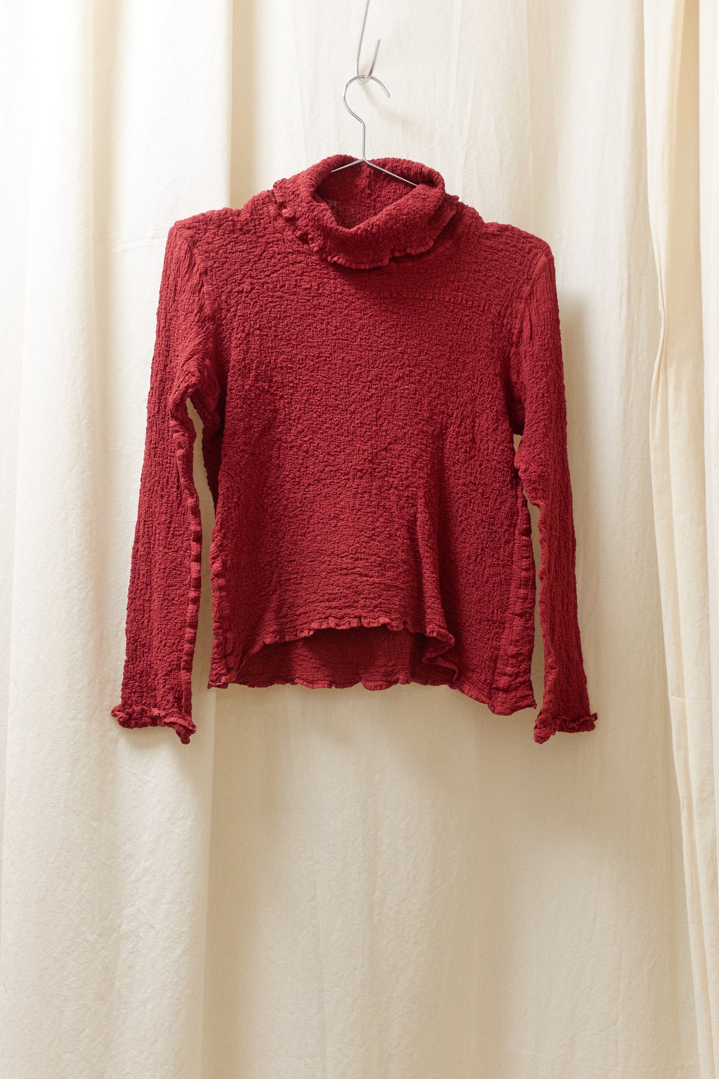 Issey Miyake 'me' cauliflower crinkle turtleneck