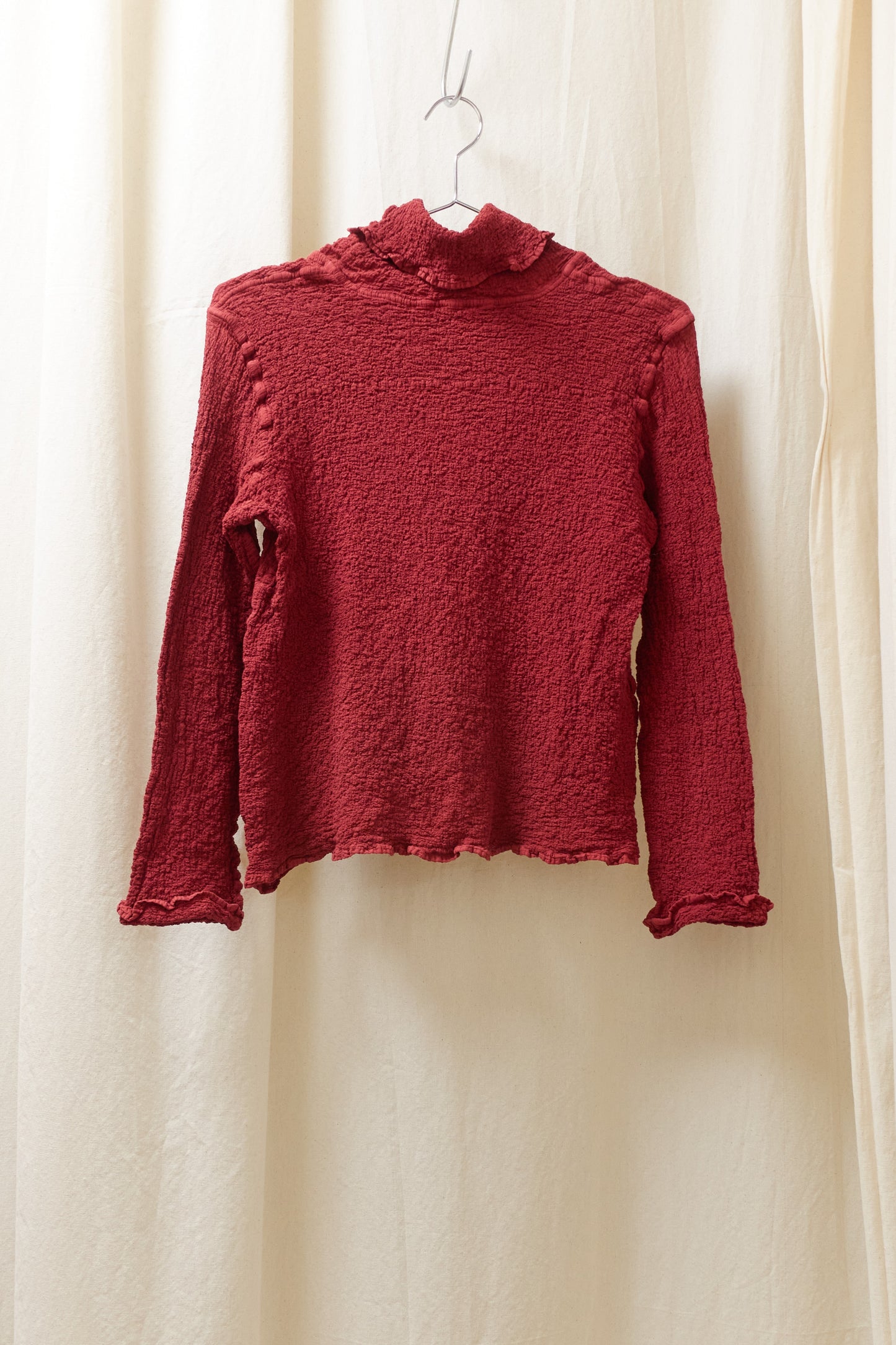 Issey Miyake 'me' cauliflower crinkle turtleneck