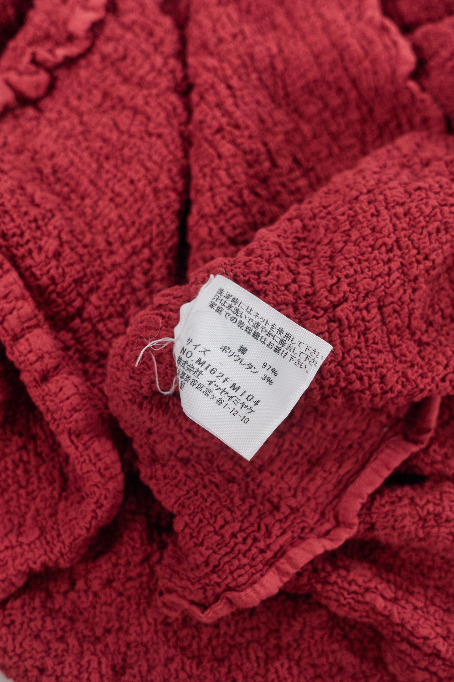Issey Miyake 'me' cauliflower crinkle turtleneck